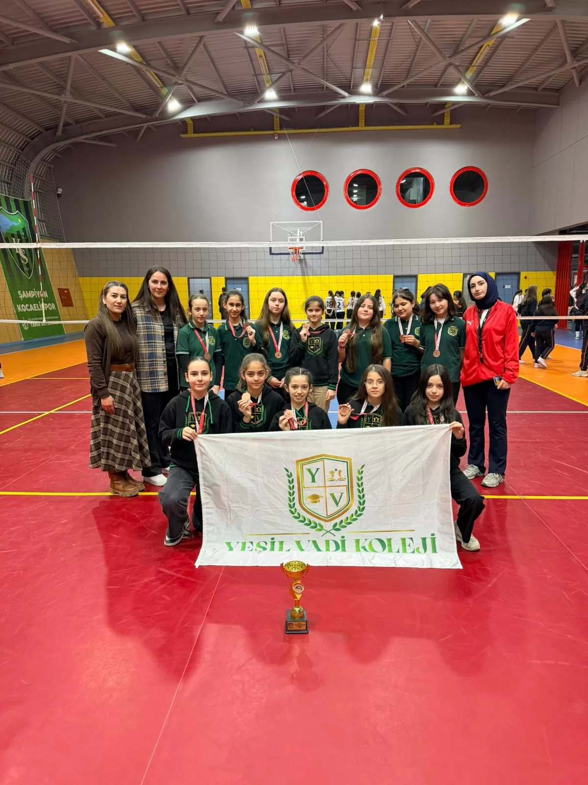 Voleybol Küçük Kızlar Takımımızdan İlçe Derecesi